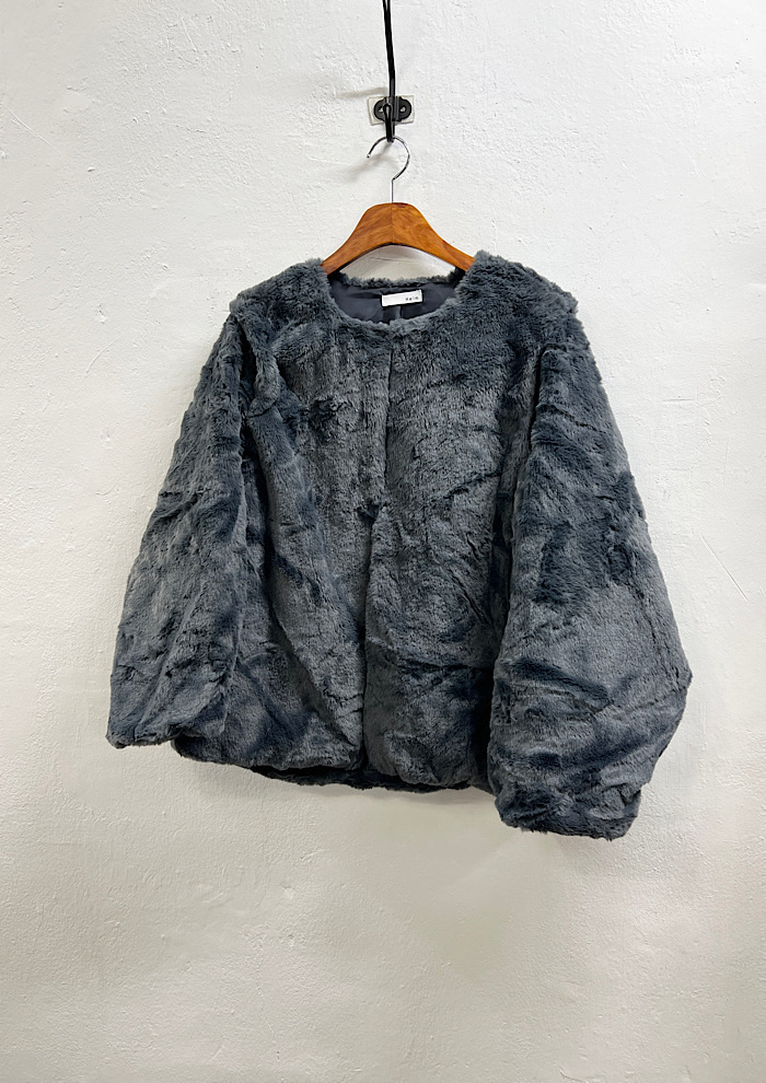 fur jacket (L)